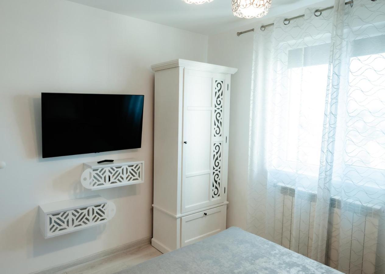 Carla'S Apart Palas-Hala Centrala 1 Bedroom, Airport Shuttle ยาช ภายนอก รูปภาพ
