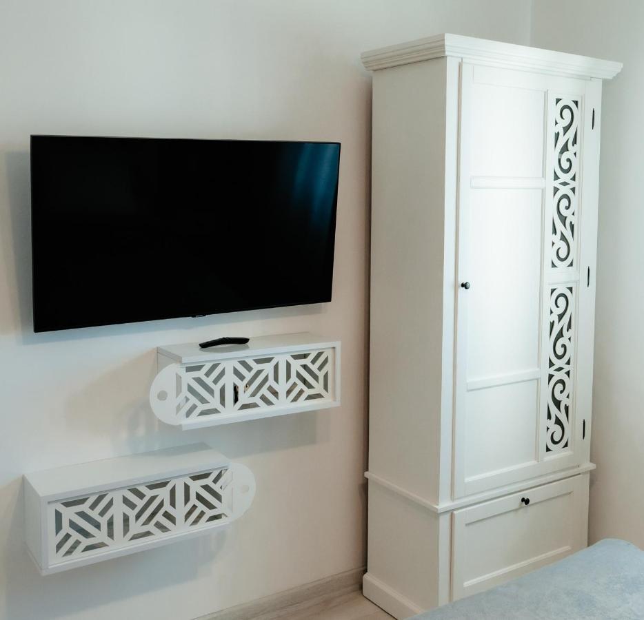 Carla'S Apart Palas-Hala Centrala 1 Bedroom, Airport Shuttle ยาช ภายนอก รูปภาพ