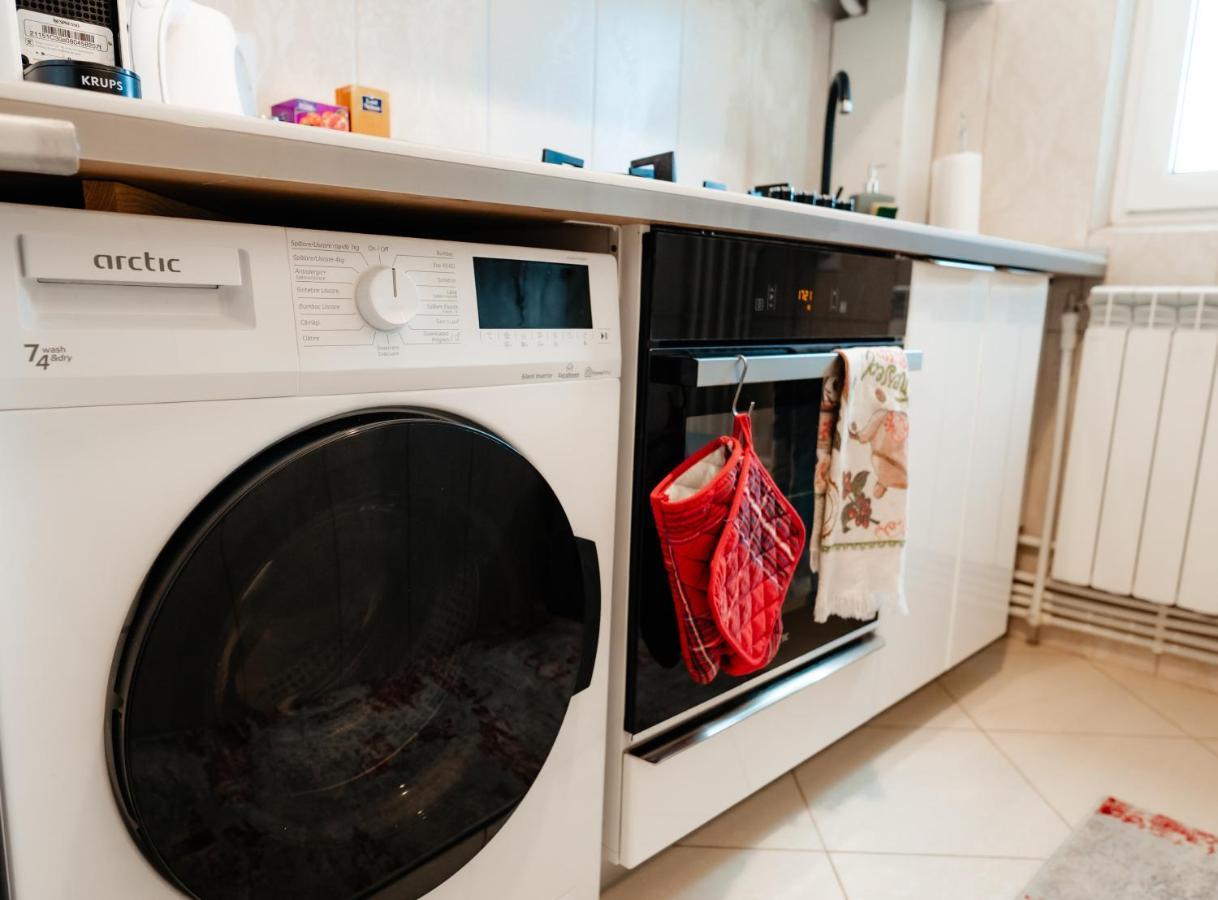 Carla'S Apart Palas-Hala Centrala 1 Bedroom, Airport Shuttle ยาช ภายนอก รูปภาพ